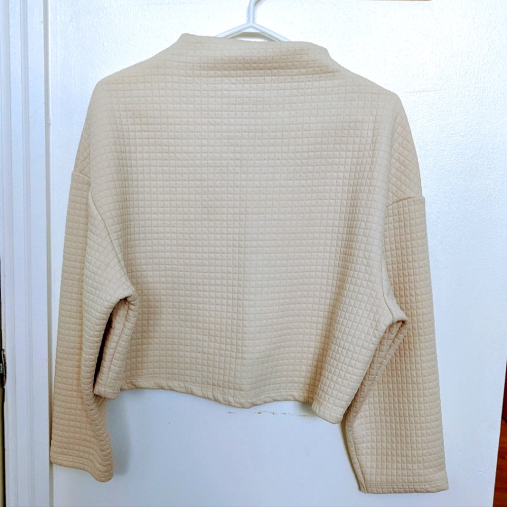 Quilted look Zara cropped top
